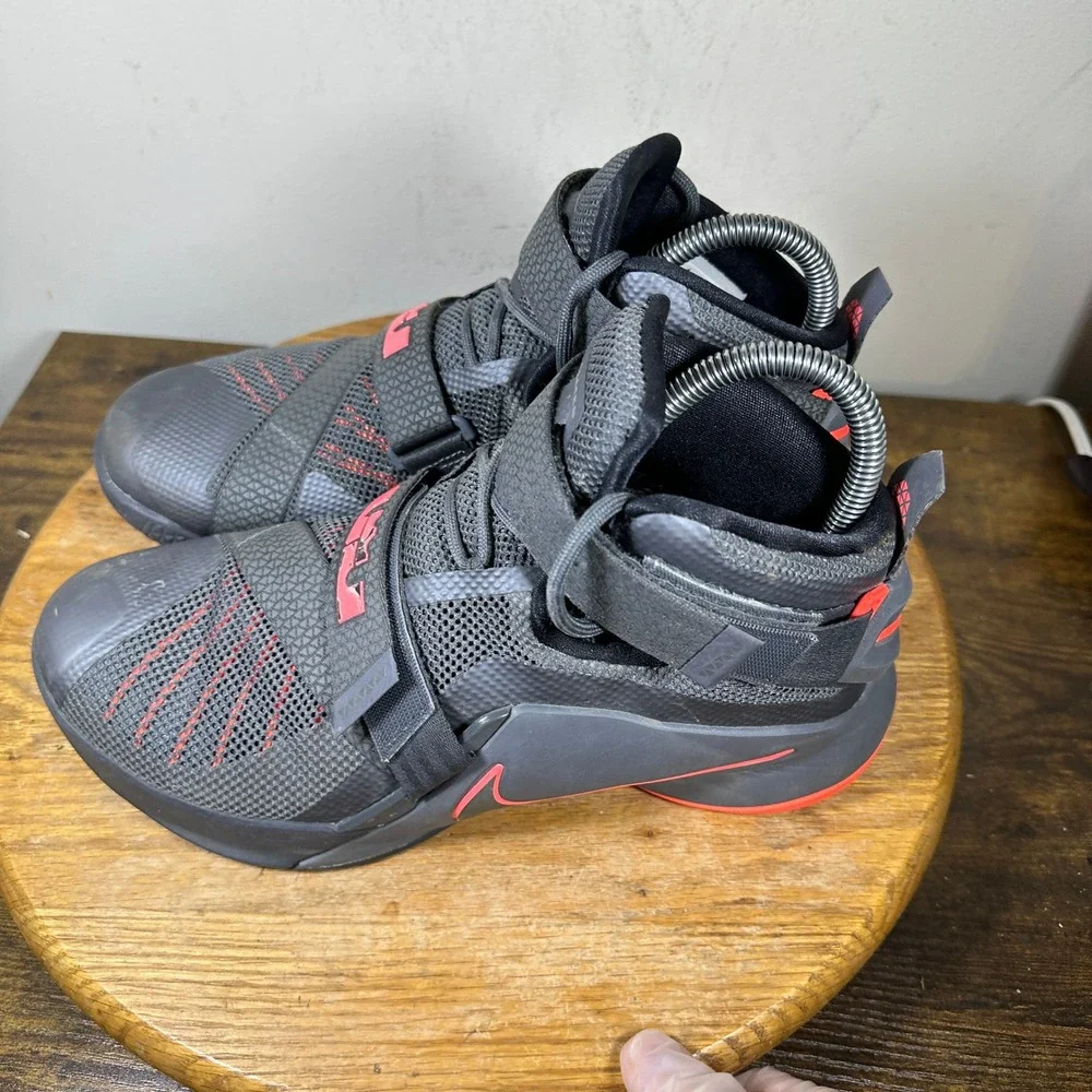 Nike LeBron Soldier 9 IX Dark Grey Crimson Basketball Shoes 749490-008 Mens 8